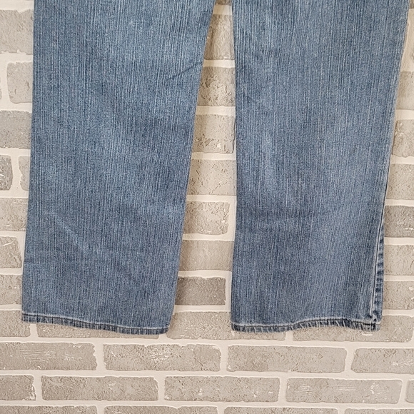 DKNY SOHO JEAN Flaired Boot Cut Light Wash Denim Jeans Women's Size 6R - Picture 8 of 16